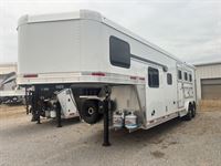 2026 3 horse Lakota Trailers Colt 3 Horse 9' Living Quarters