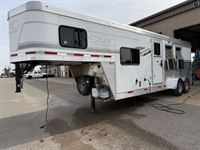 2019 3 horse SMC Laramie 3 Horse 6' Living Quarters