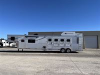 2025 4 horse Lakota Trailers Charger 4 Horse Side Load 14' Living Quarters