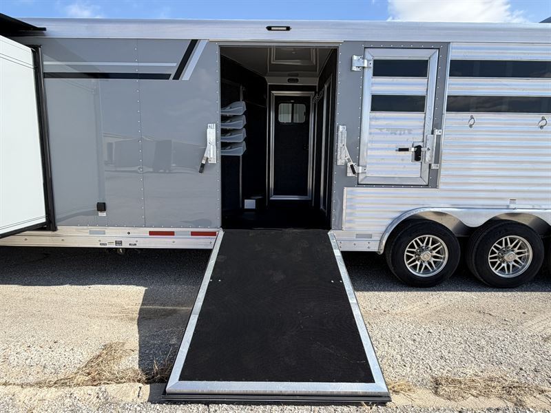 2026 smc patriot 16' livestock 13' living quarters