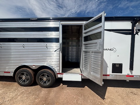 2026 Bison trail hand 16' livestock 9' living quarters