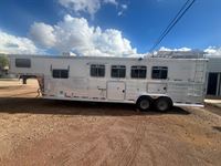 2007 4 horse Logan 4 Horse 8' Living Quarters