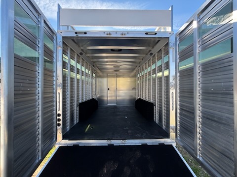 2026 smc laramie 12' livestock 9' living quarters