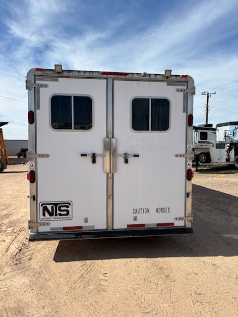 2007 Featherlite 3 horse 12' living quarters