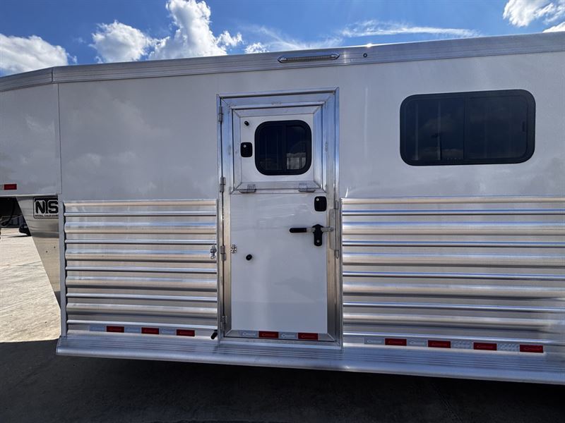 2026 Cimarron 2+1 horse gooseneck trailer