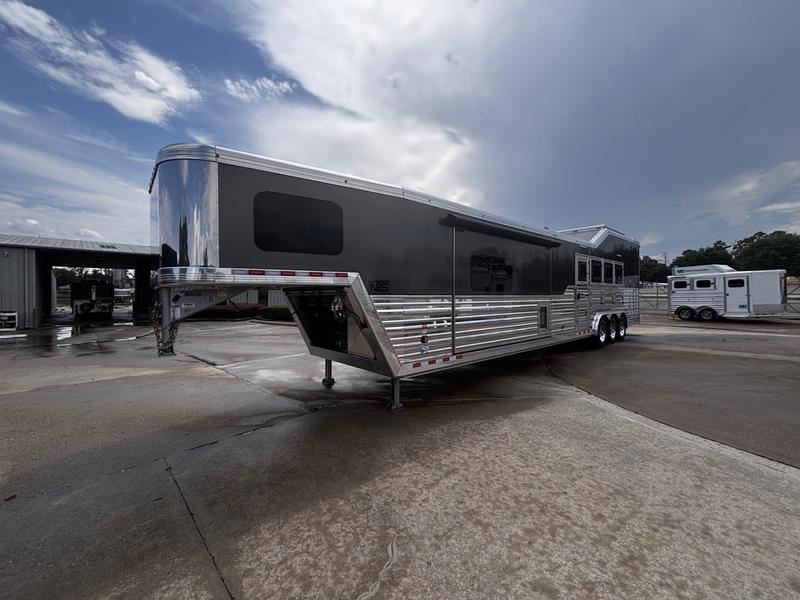 2026 Cimarron 4 horse side load with 17'9" outlaw conversions