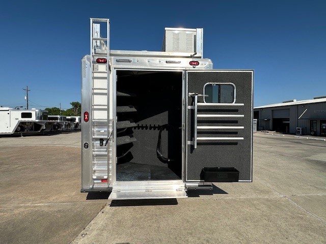 2025 Cimarron 4 horse side load with 15'4" outlaw conversions