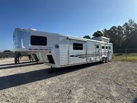 2005 3 horse Bloomer 3 Horse Reverse Load 15' Living Quarters