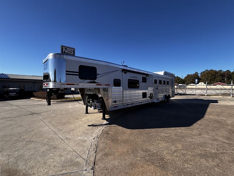 2026 Lakota charger 4 horse 15' living quarters