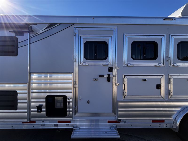 2026 Lakota charger 4 horse 15' living quarters