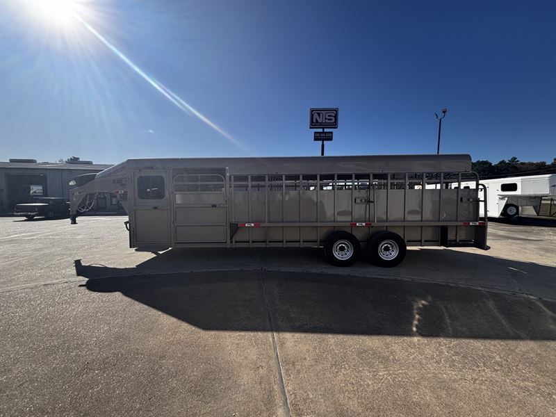 2026 Big Bend 26' Livestock with Trainers Split Tack
