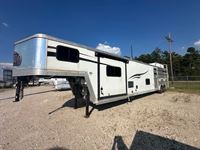 2017 Stock horse Bison Laredo 16' Livestock 11' Living Quarters