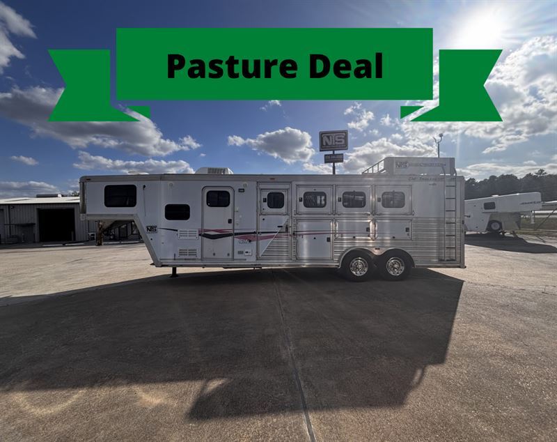 2003 CM 4 Horse 8' Living Quarters