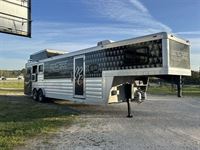 2016 3 horse Diamond 3 Horse 14' Living Quarters