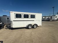 2006 3 horse Sundowner 3 Horse Bumper Pull Trailer