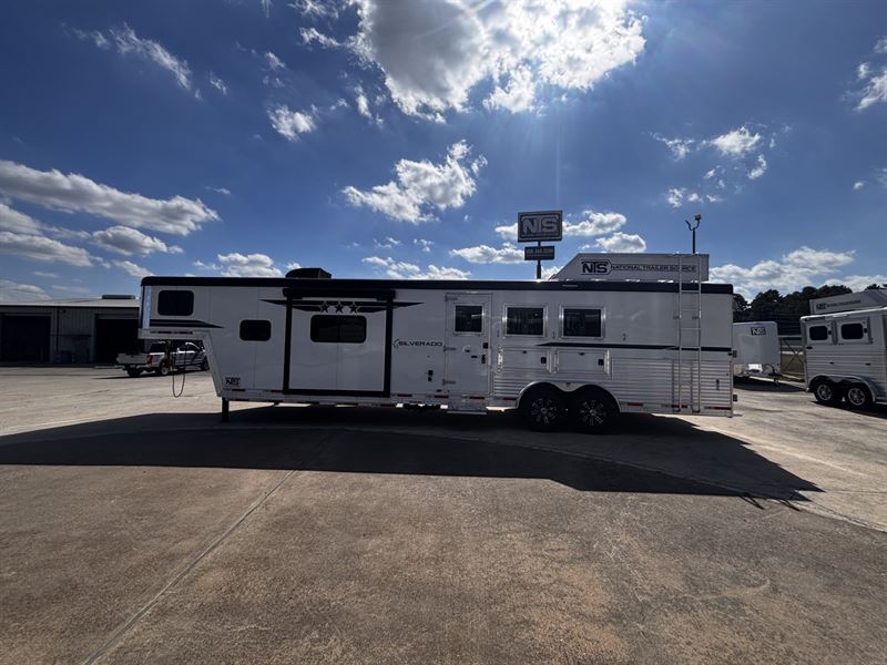 2026 Bison Silverado 3 Horse Side Load 13' Living Quarters