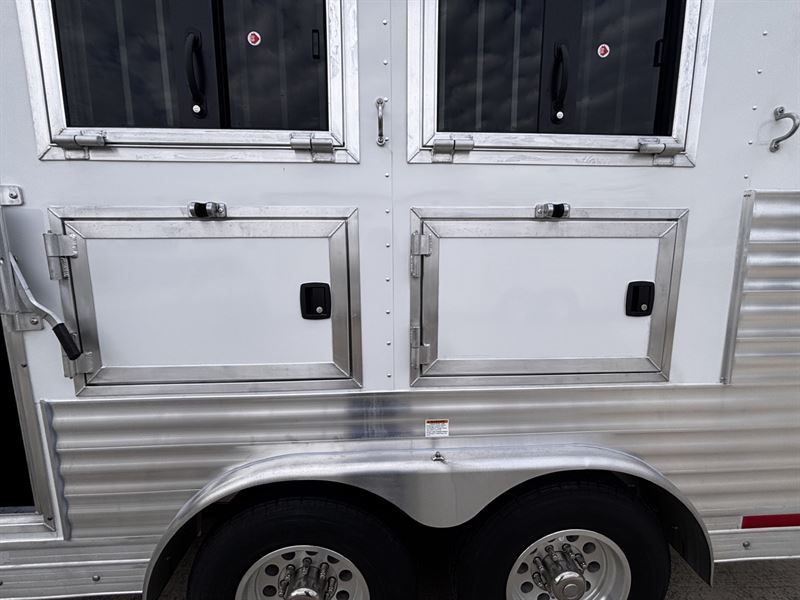 2026 smc patriot 3 horse 11' living quarters