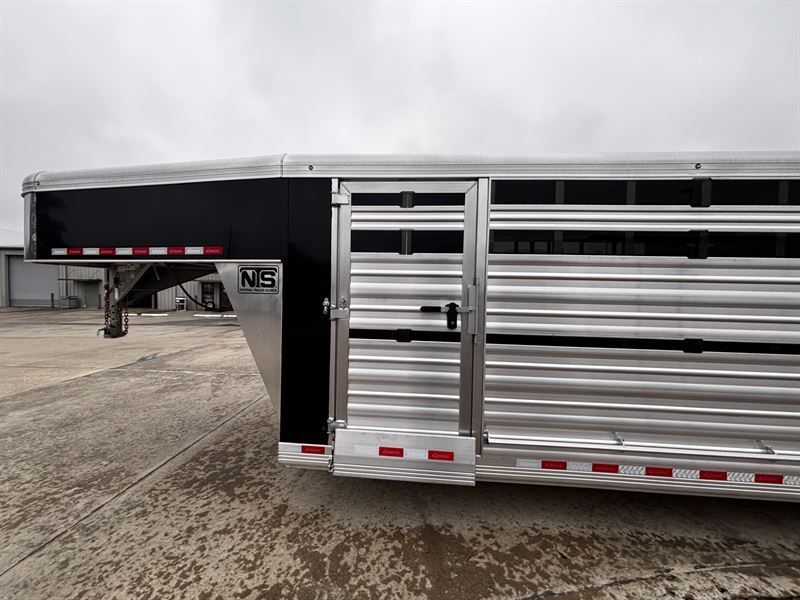 2026 Cimarron 24' livestock gooseneck trailer