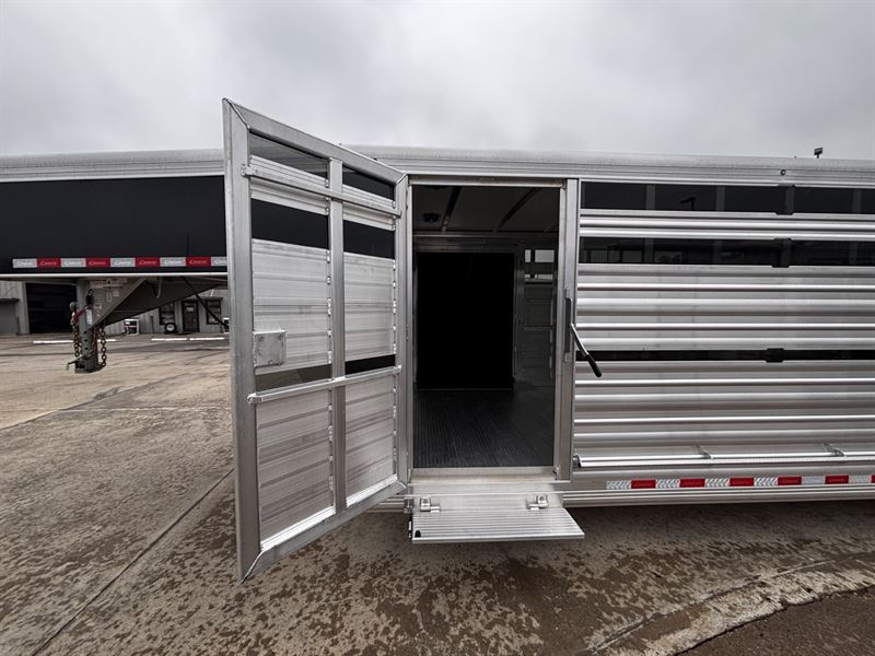 2026 Cimarron 24' livestock gooseneck trailer
