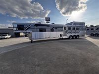 2026 4 horse SMC Laramie 4 Horse Side Load 17'' Living Quarters