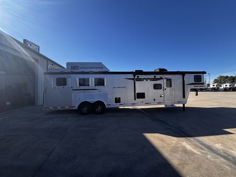 2026 Bison Silverado 3 Horse Side Load 13' Living Quarters