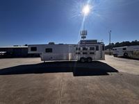 2016 3 horse Diamond 3 Horse 14' Living Quarters