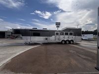 2026 4 horse Cimarron 4 Horse Side Load with 17'9" Outlaw Conversions