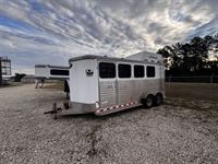 2014 4 horse Sundowner 4 Horse Bumper Pull Trailer