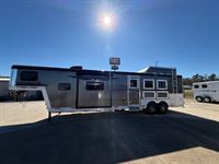 2026 3 horse Bison Silverado 3 Horse 13' Living Quarters