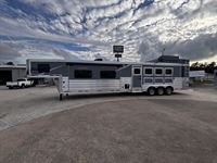 2026 4 horse Lakota Trailers Charger 4 Horse Side Load 17' Living Quarters