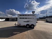 2026 2 horse Shadow 2 Horse Bumper Pull Trailer