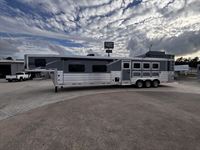 2026 4 horse Lakota Trailers Charger 4 Horse Side Load 17' Living Quarters