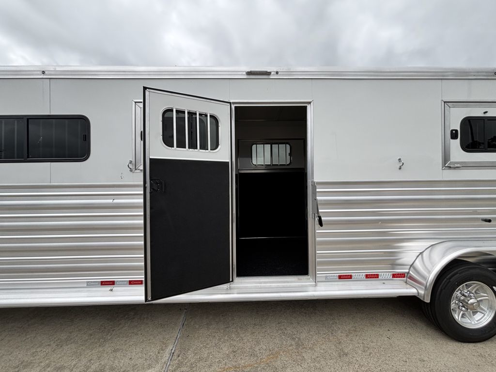 2027 Cimarron 4 horse head-to-head gooseneck trailer