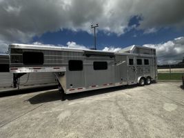 2022 3 horse SMC Laramie 3 Horse Slant Load 14' Living Quarters