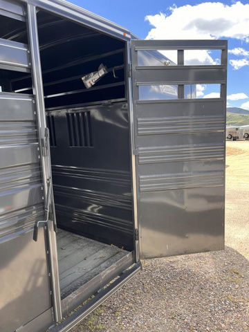 2024 Titan 2024 titan 20' stock trailer