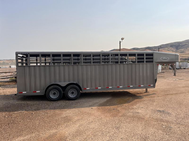 2025 Titan 2025 titan rancher 24' stock trailer