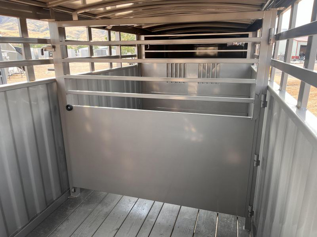 2025 Titan 2025 titan rancher 24' stock trailer