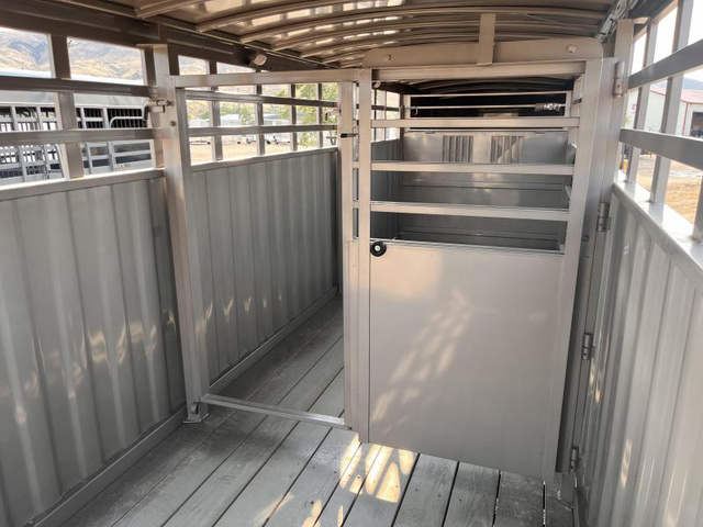 2025 Titan 2025 titan rancher 24' stock trailer