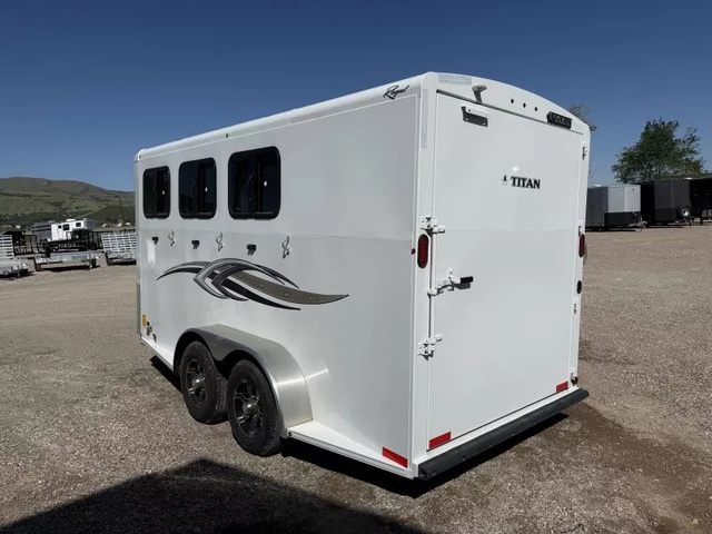 2025 Titan royal ii
