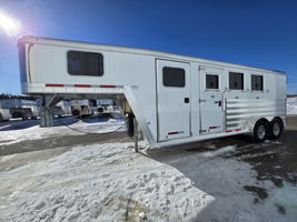 2025 3 horse Featherlite Trailers 3H 7350STD