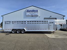 2024 Stock horse Featherlite Trailers 8127