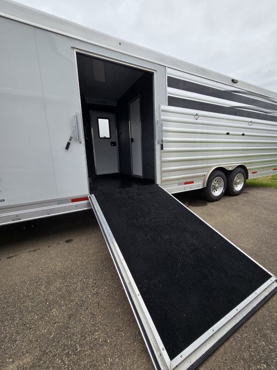 Trailer Photo 8