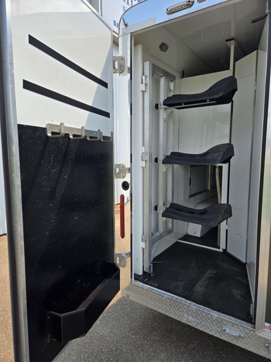 Trailer Photo 12