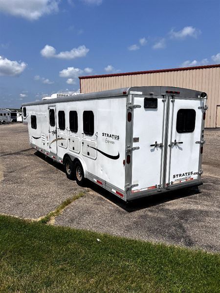 2008 Bison Trailers 4H 10' LQ Stratus