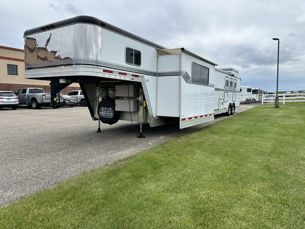 1998 Featherlite 3h 23' lq w/ midtack