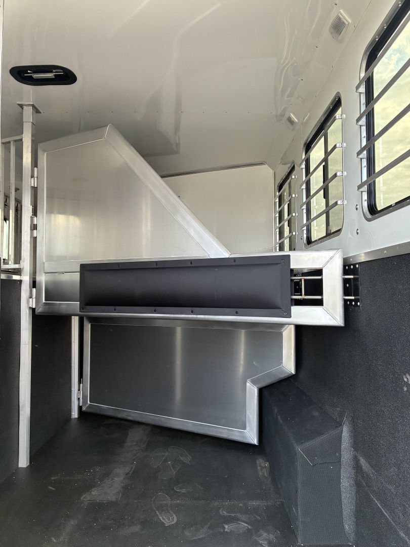 Trailer Photo 11