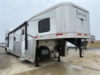 2018 3 horse Lakota BI8319SROK