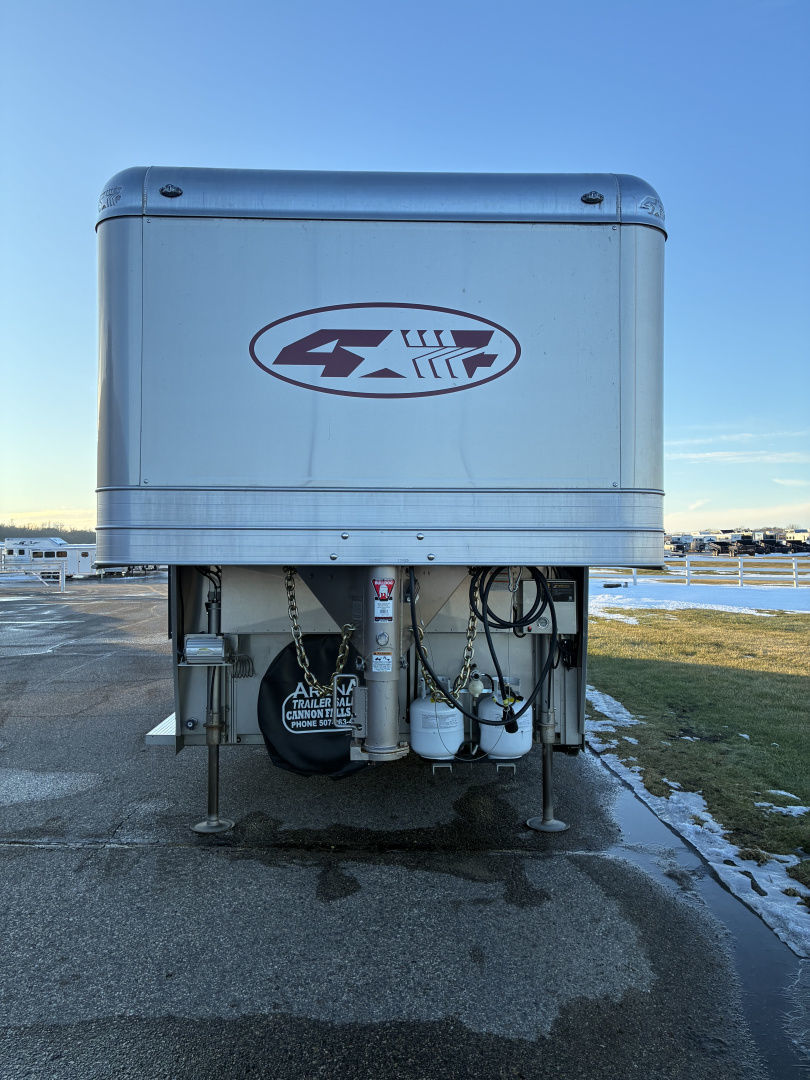 2020 4-star 3 horse 15' living quarter