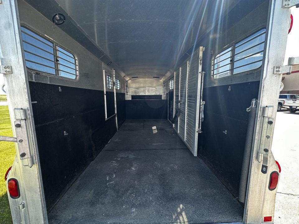 Trailer Photo 15