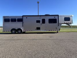 2015 3 horse Cimarron Trailers 3H 13'LQ